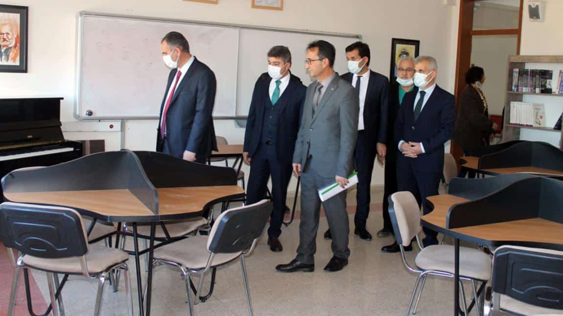 Öğretmen Yetiştirme ve Geliştirme Genel Müdürü Sayın Cevdet Vural okulumuzu ziyaret etti.